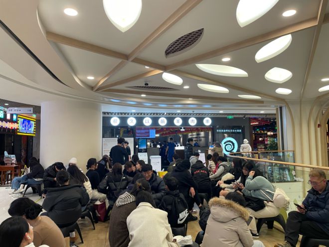 蓝狮平台注册:涌入上海的韩国年轻人:流行穿中国传统服装拍照 为吃羊肉串排队到凌晨